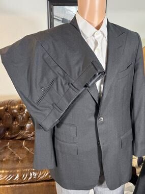 Tom Ford Charcoal Peak Lapel 2 Piece Suit 54 44R Wool